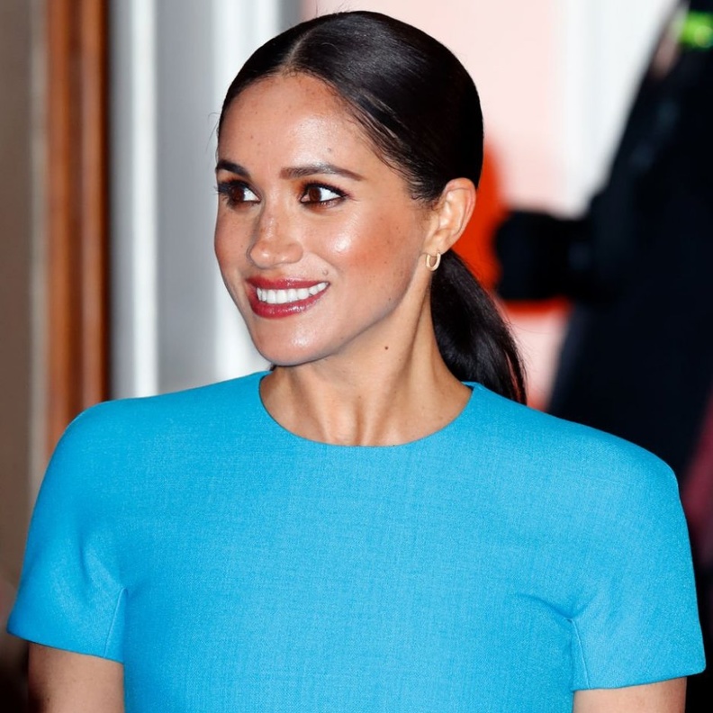 حرصت ميغان ماركل meghan markleأن تكون إطلالاتها الجمالية مختلفة عن الاطلالات السابقة خصوصاً من ناحية المكياج البرونزي القوي