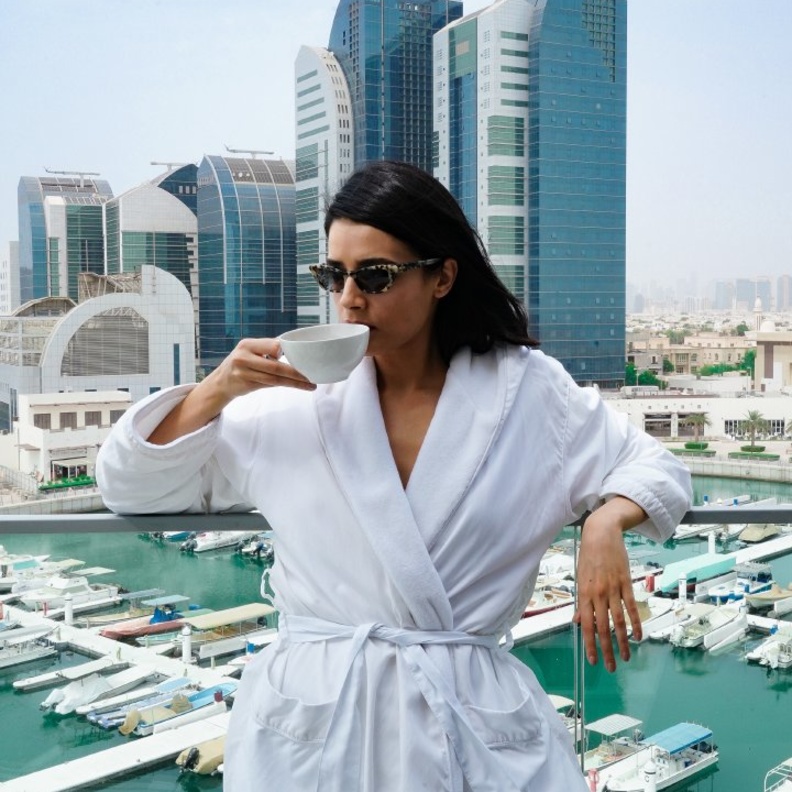 علامة Madiyah Al Sharqi تتعاون مع فندق إديشن أبوظبي للاحتفال بيوم المرأة