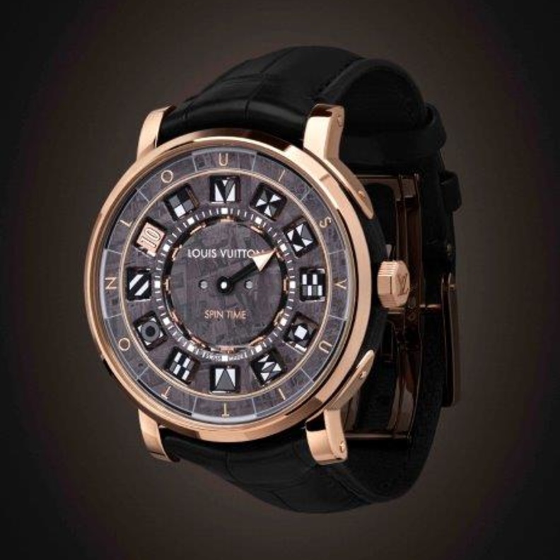  ساعة Tambour World Time Runway