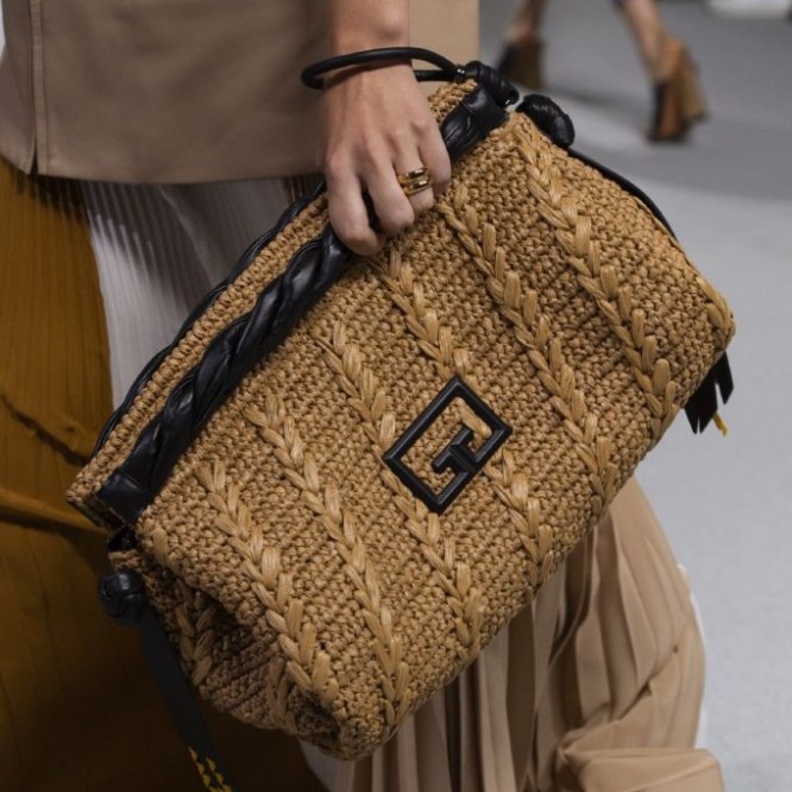 آخر موضة الحقائب النسائية لربيع وصيف 2020 مع القش من Celine