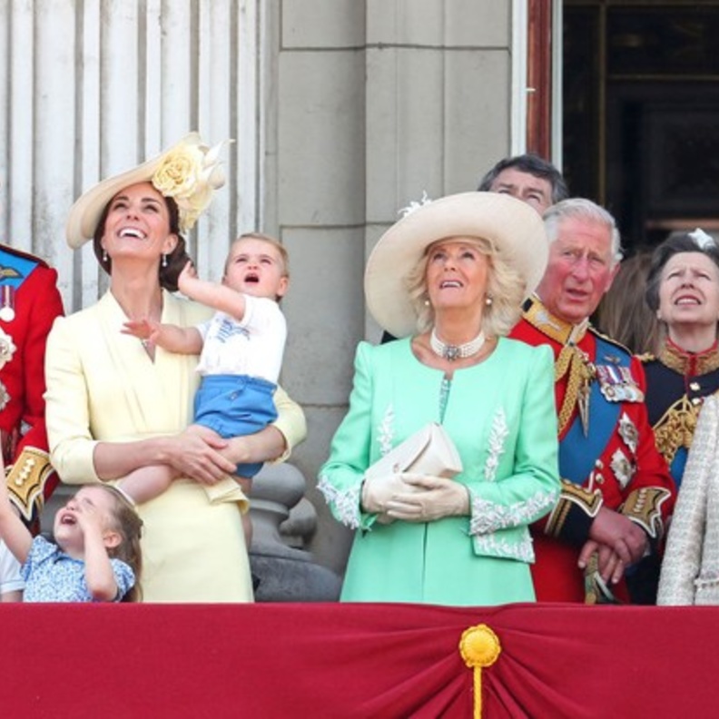 أفراد العائلة المالكة البريطانية يحتفلوا باليوم العالمي للمرأة على الانستقرام