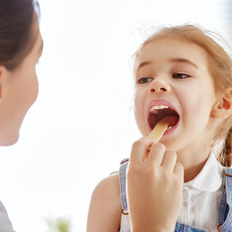 اسباب واعراض التهاب اللوز عند الاطفال 