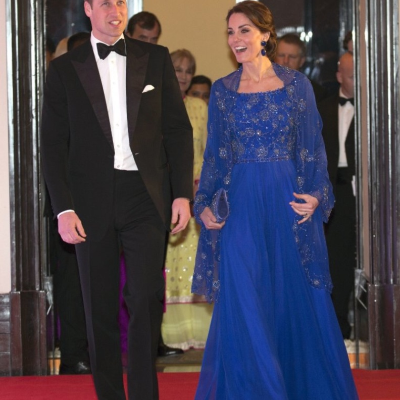 إختارت حذاء ستيليتو من ماركة Jimmy Cho