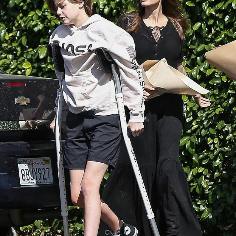 أنجلينا جولي و بناتها 