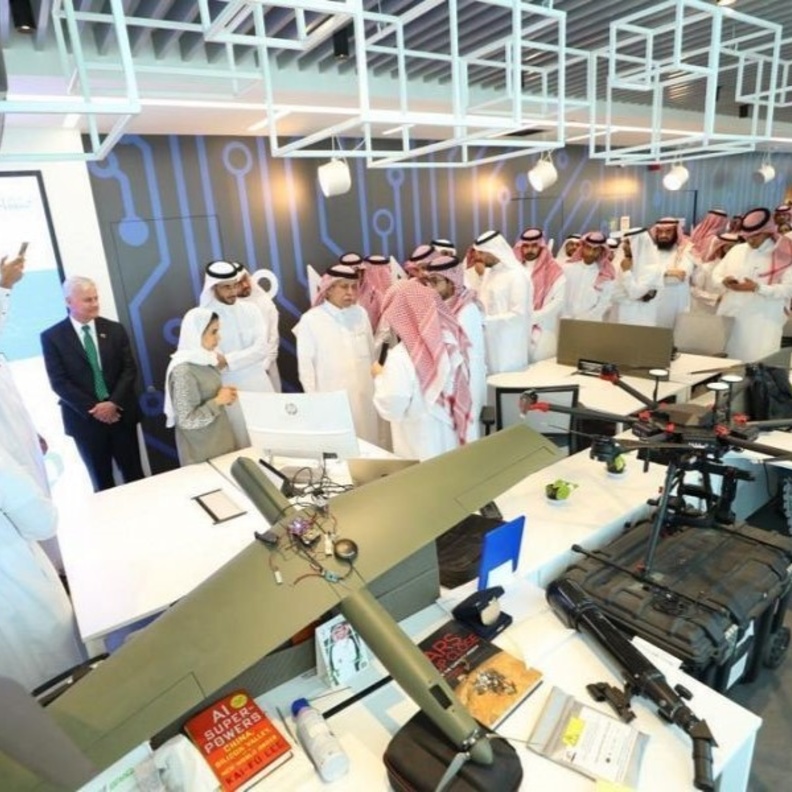 تدشين المركز السعودي للاعمال الاقتصادية وأكبر مركز لذكاء الأعمال