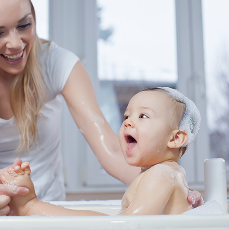 اضرار تحميم الطفل الرضيع بالماء الساخن