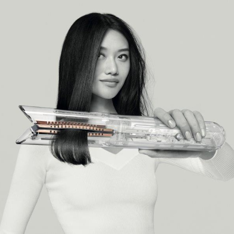  Dyson CorraleTM جهاز تمليس الشعر الأوّل بتقنية الألواح المرنة القابلة للثني