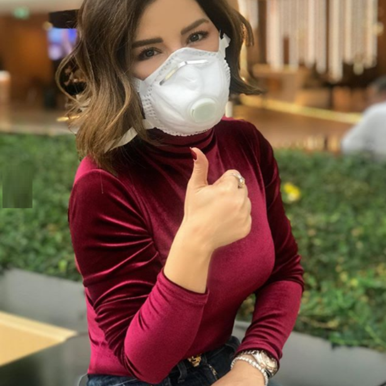 ماغي بو غصن في المطار