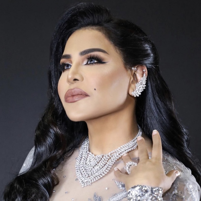 أحلام بأقراط من من علامة ميسيكا Messika