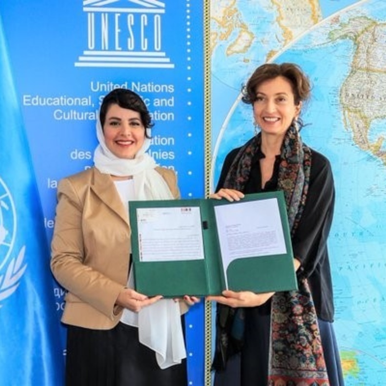 الأميرة هيفاء آل مقرن تسلم أوراق اعتمادها مندوبة دائمة للمملكة لدى اليونيسكو
