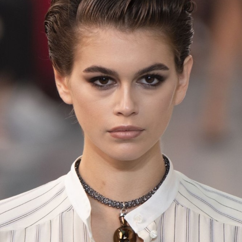 تسريحات شعر فاخرة مع الكعكة المنخفضة من Chloe