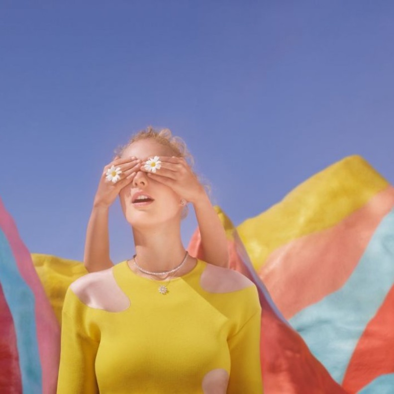 بيوم الأم.. Swarovski تحتفي بالحب الأمومي