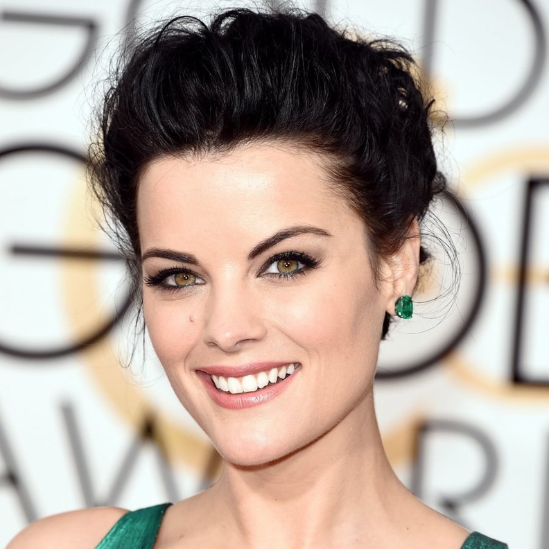  أجمل إطلالات Jaimie Alexander الجمالية مع المكياج السمومي
