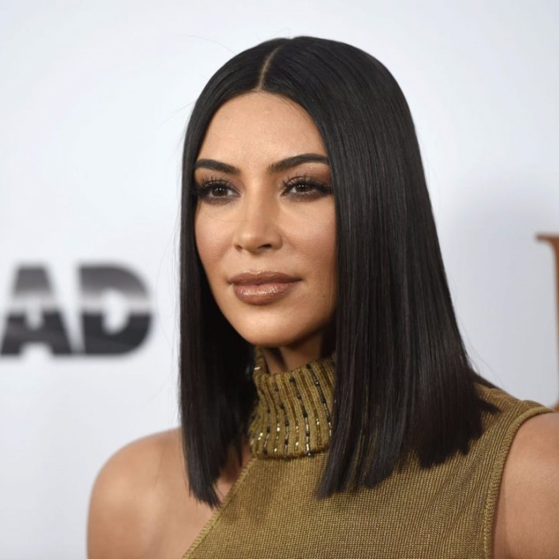 صبغات الشعر الاسود الكلاسيكي الداكن بأسلوب كيم كارداشيان