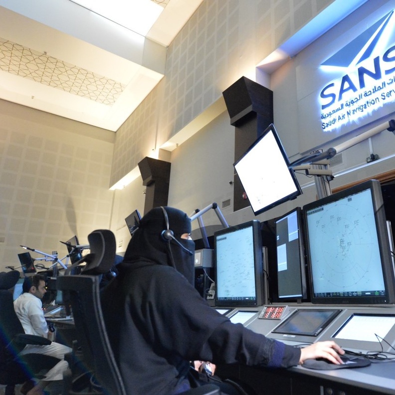 26 مراقبة جوية سعودية يدرن الحركة الجوية في مطارات المملكة 