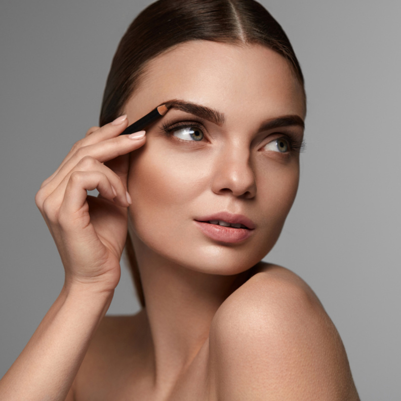 أفضل أنواع قلم الحواجب لإكمال إطلالاتك في 2020