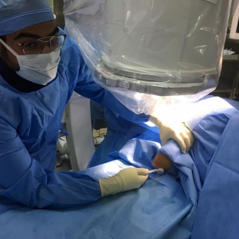 جراح سعودي يبتكر جهازا لتثبيت كسور الأطفال في دقائق