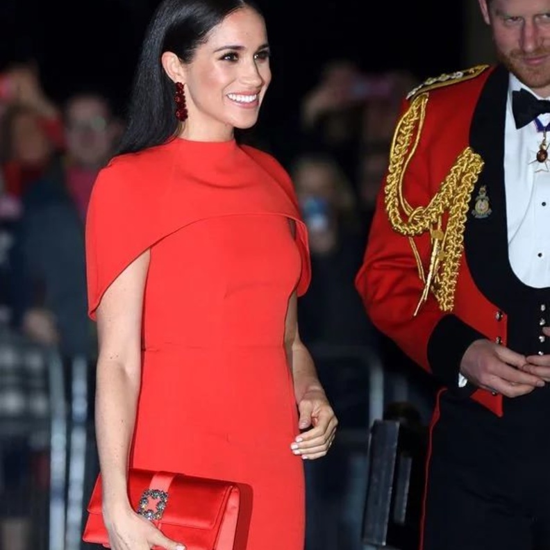 ميغان ماركل بحقيبة كلتش مربعة 