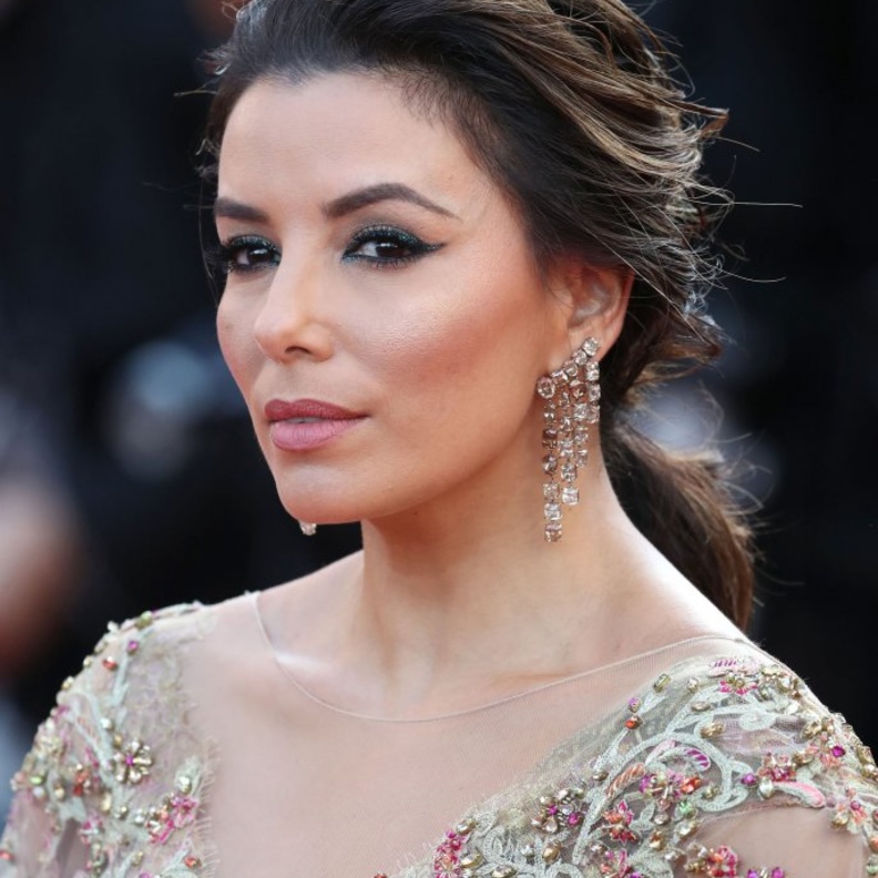 استوحي تشريحة ذيل الحصان من إيفا لونغوريا