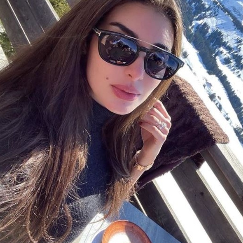 سيلفي تكشف وجود احمد ابو هشيمة برفقتها من خلال انعكاس النظارات الشمسية