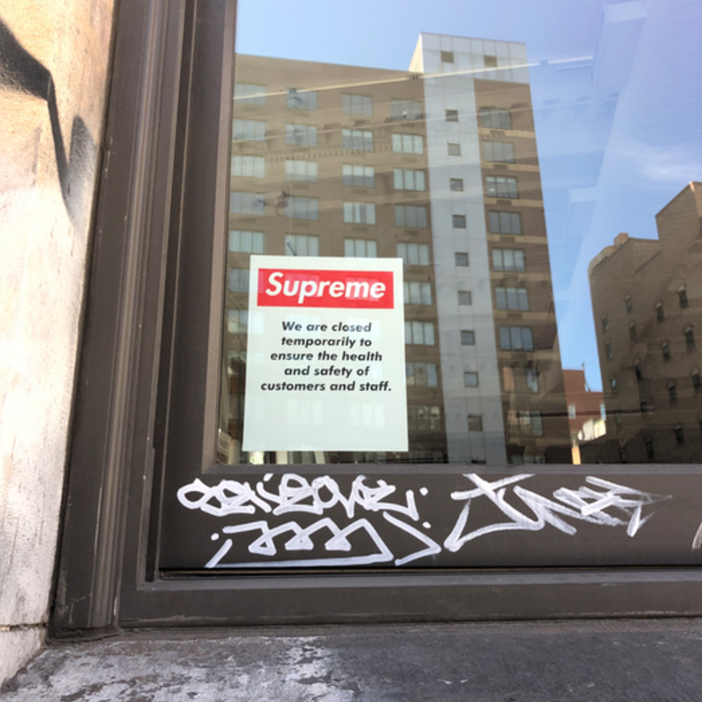 ماركة Supreme اعلنت إغلاق متاجرها
