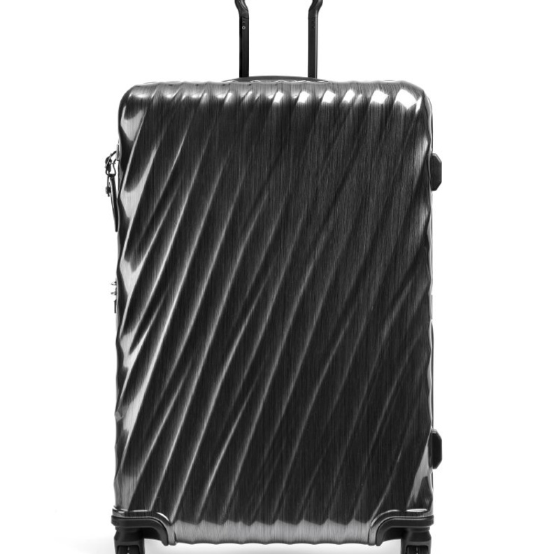 تومي تطلق مجموعة السفر الجديدة 