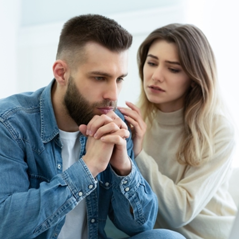 كيف تجعل المرأة زوجها يخبرها بجميع مشاكله بارتياح