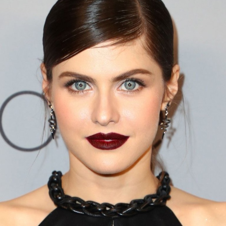 إطلالة جمالية جريئة لألكسنادرا داداريو في 2018