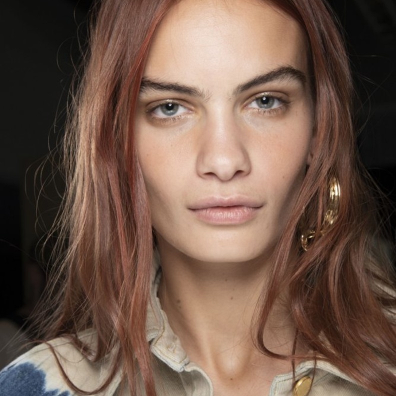 احدث صبغات شعر جريئة وغريبة موضة صيف 2020 من Alberta Ferretti