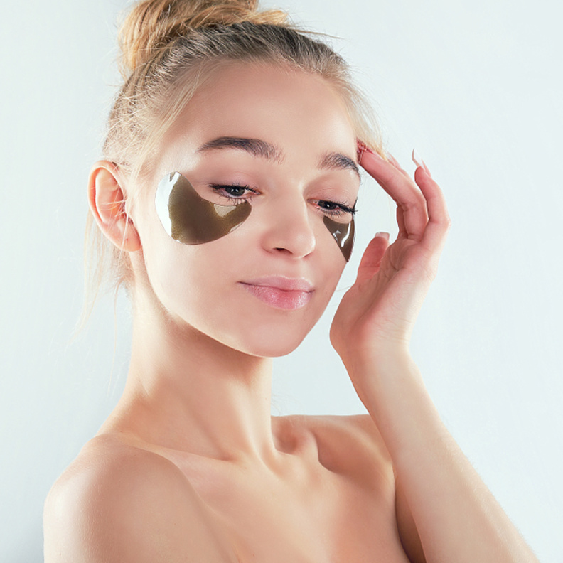 لعسل يساعد على ترطيب وتفتيح المنطقة تحت العين