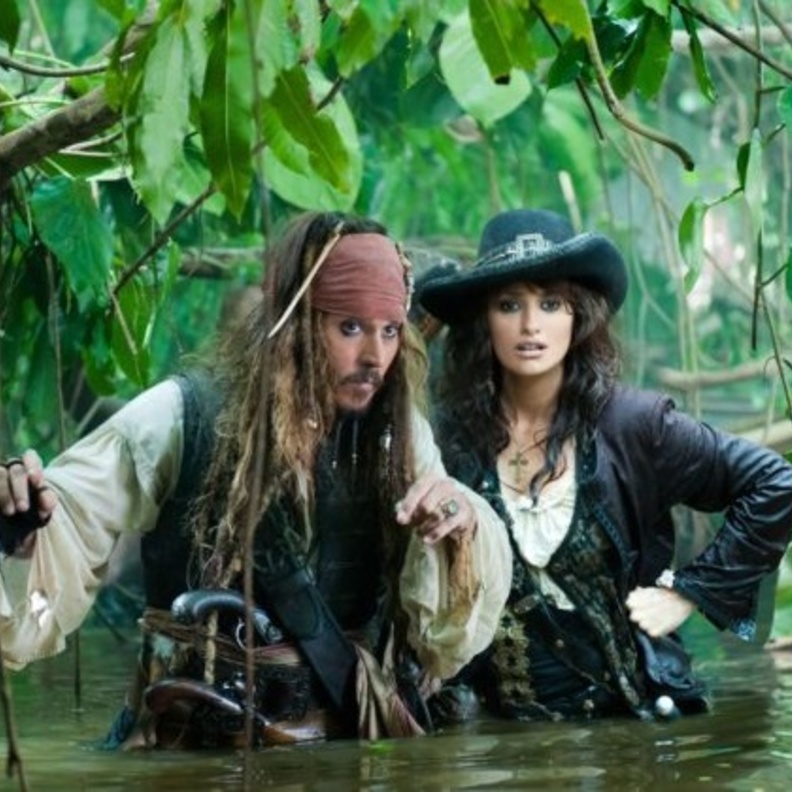 بينولبي كروز وجوني ديب 