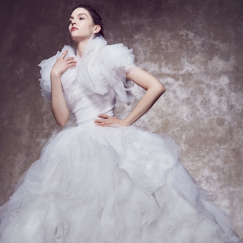 فساتين زفاف marchesa بأكمام منسدلة