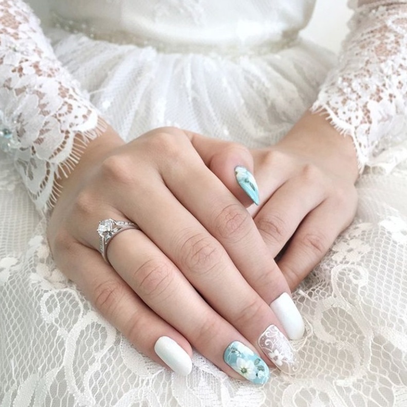 أجمل ألوان المناكير المطفي للعروس بتدرجات بيضاء