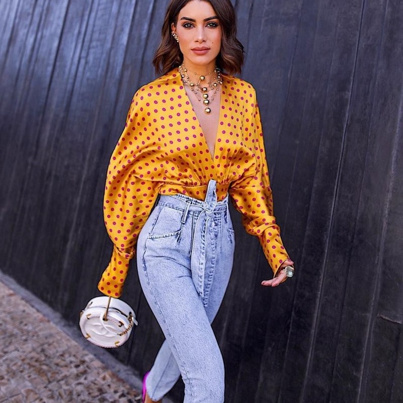  تألقي في موديلات بلايز لافتة بنقشة البولكا دوت