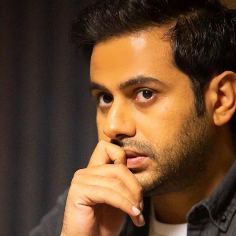 عبد الله بو شهري غاضبا من وجوده بالحجر الصحي 