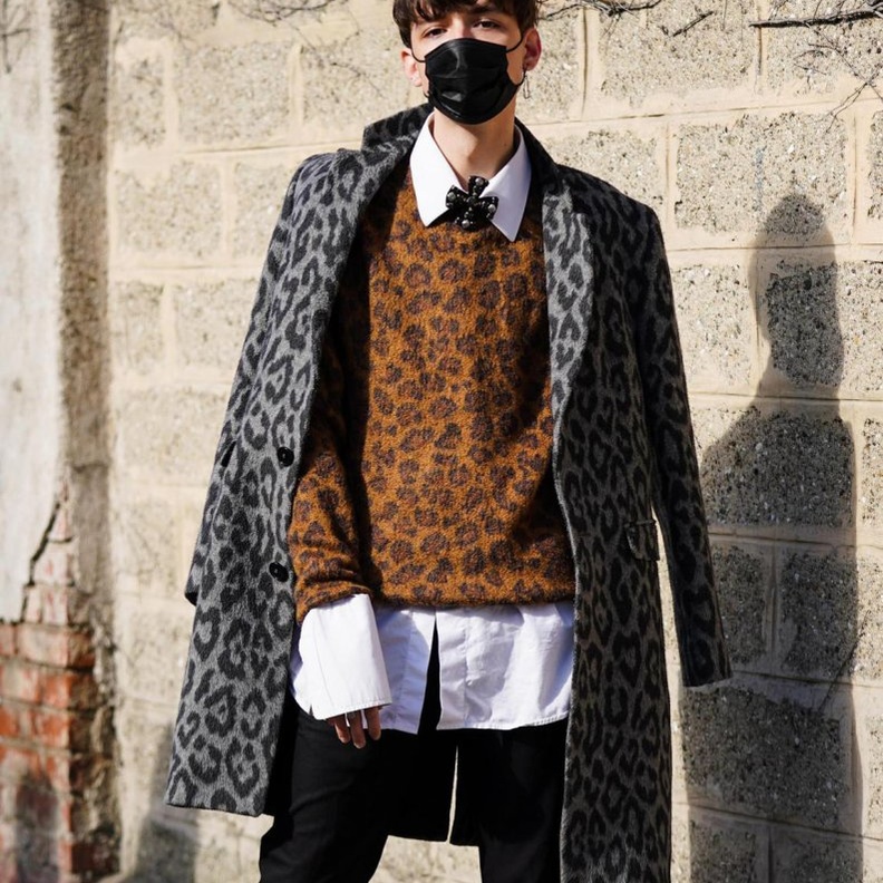 مبادرات من شركات الموضة لمحاربة فيروس كورونا وانحصرت بمكافحة الفيروس