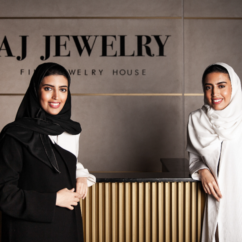 المصممتان السعوديتان العنود والجازي الثنيان