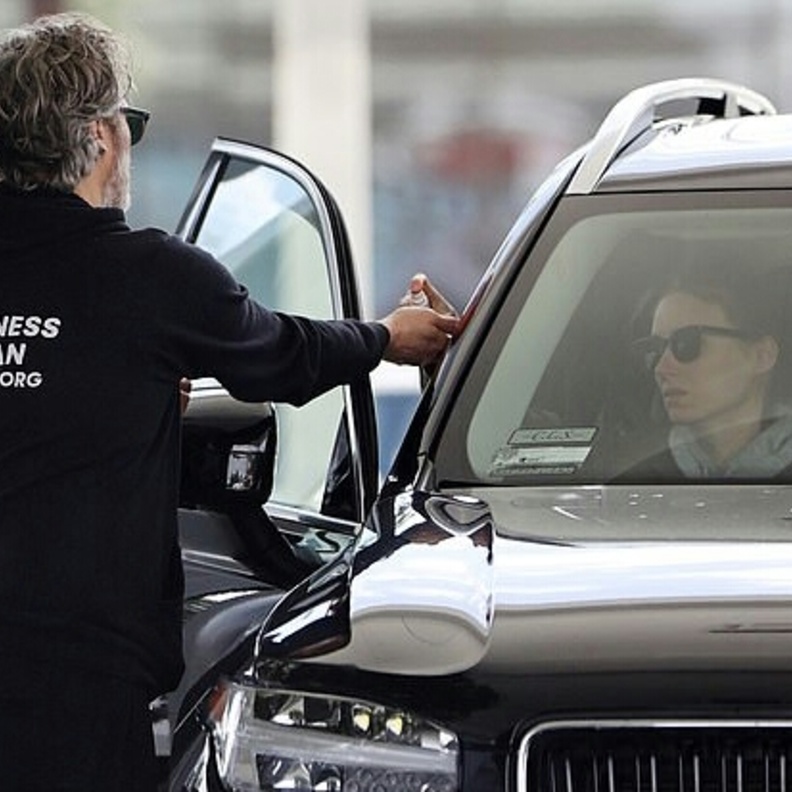 واكين فينيكس و روني مارا 