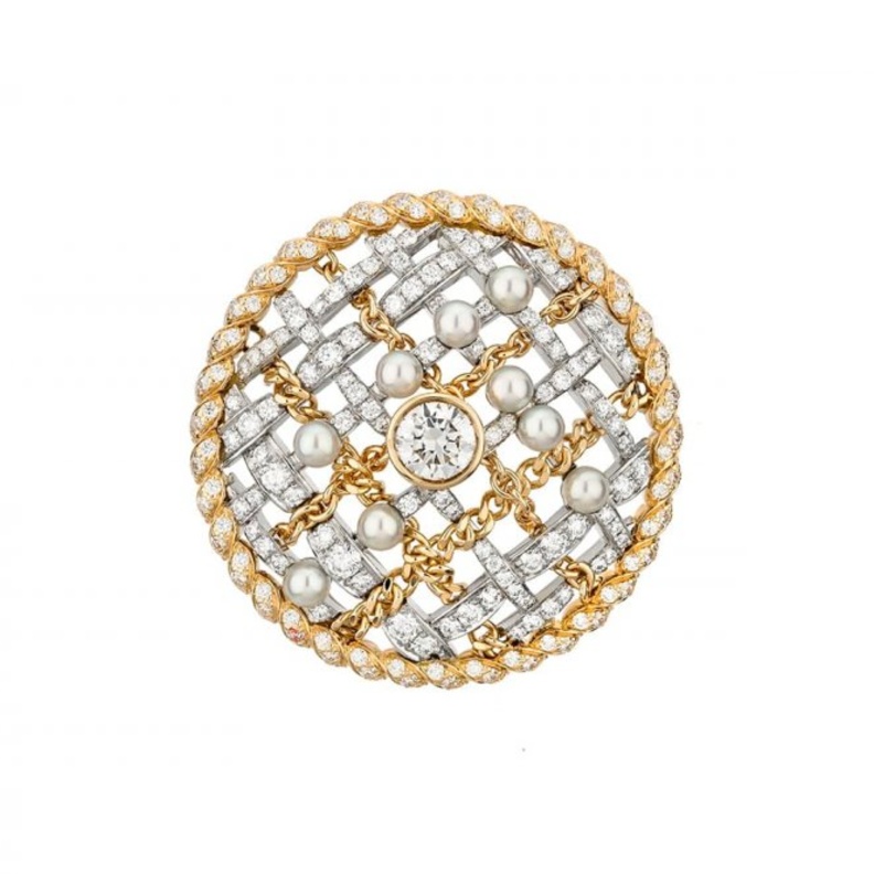 بروش من شانيل Chanel