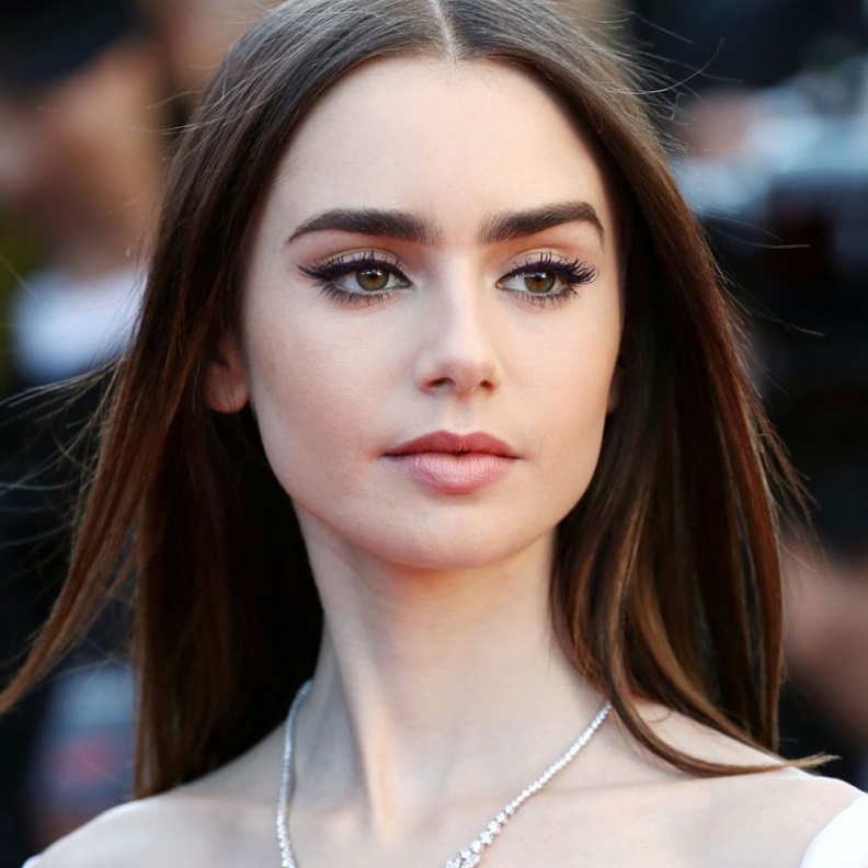 الآيلاينر الأسود المسحوب المثالي على عيون ليلي