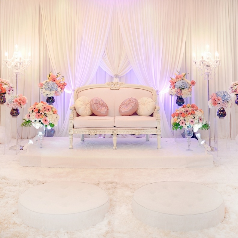  ديكور حفل الزفاف بالزهور الملونة