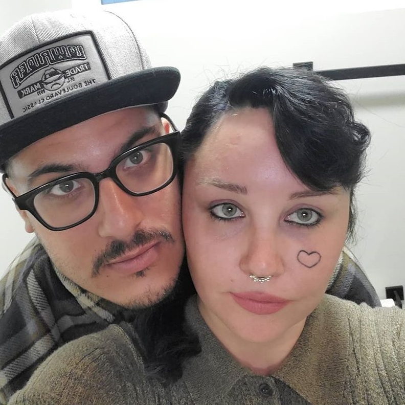 اماندا بينز وخطيبها