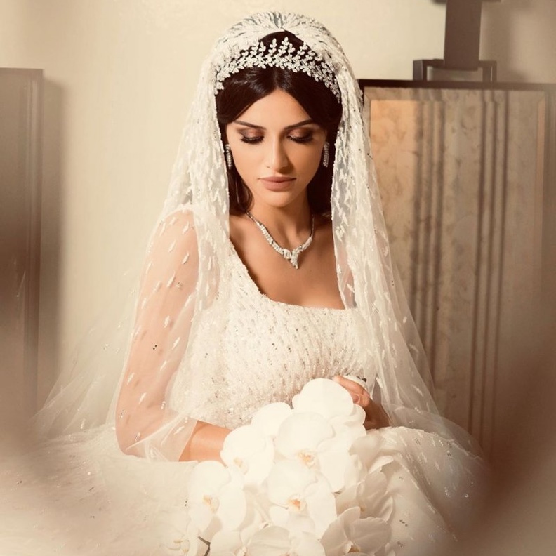 إطلالة الإعلامية سهى نويلاتي في حفل زواجها