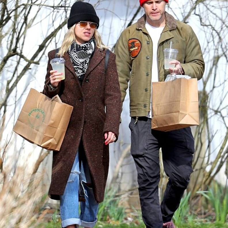 سكارليت جوهانسن و كولين جوست 