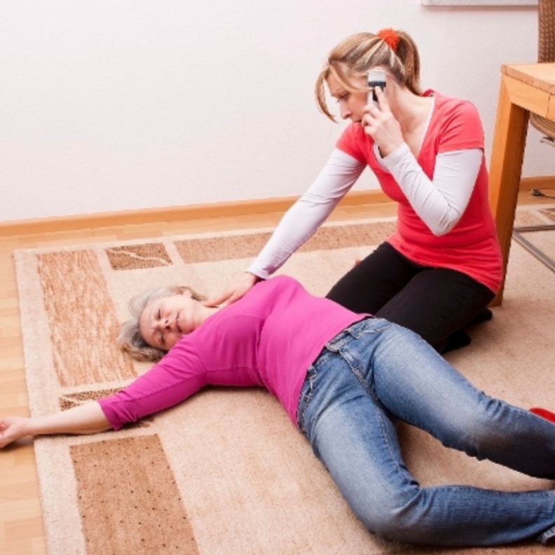 الإتصال بالطوارئ أول خطوات إسعاف الإصابة بالتيار الكهربائي