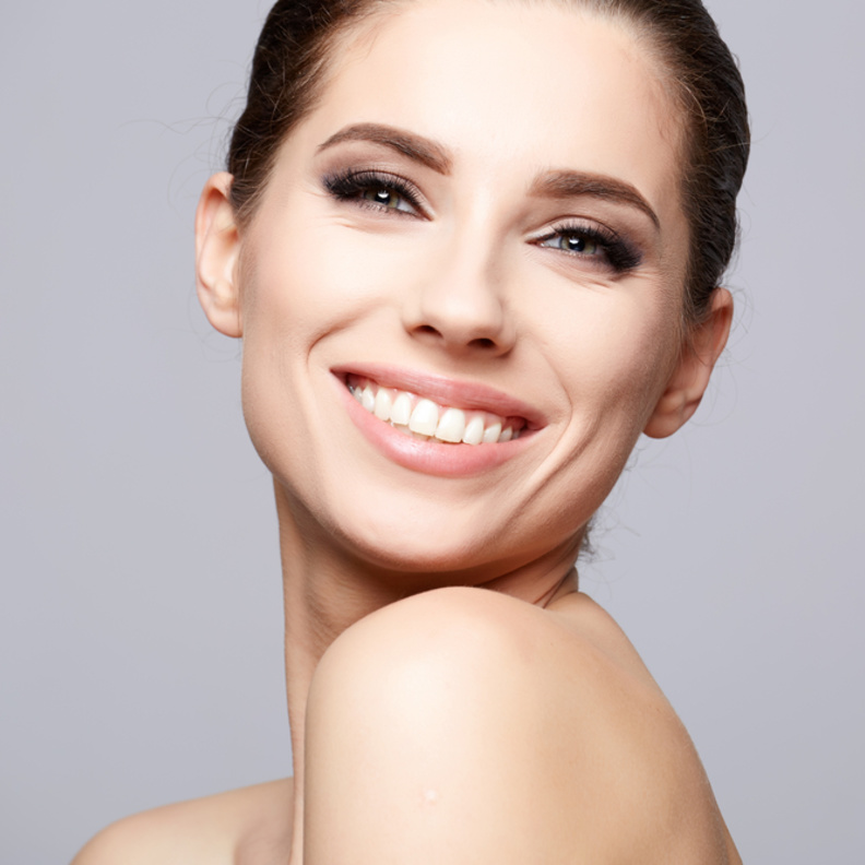 طريقة عمل مكياج خفيف وناعم بمناسبة عيد الام 2020 بالخطوات