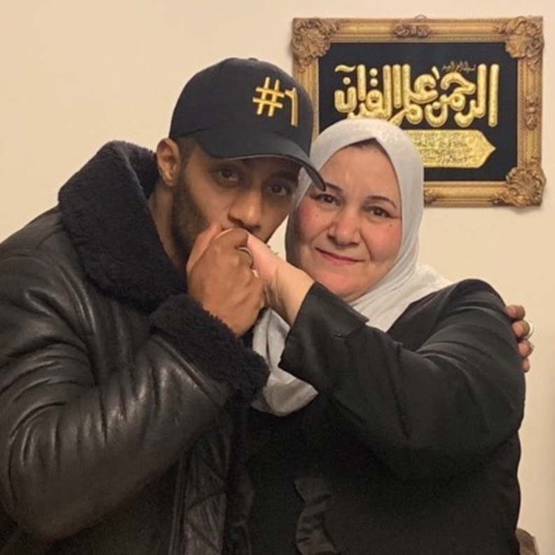 محمد رمضان ووالدته