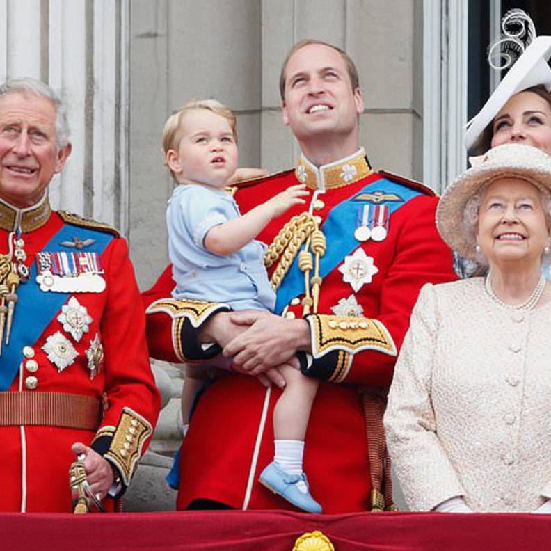 أفراد العائلة المالكة يتواصلون يوما مع أطبائهم الشخصيين