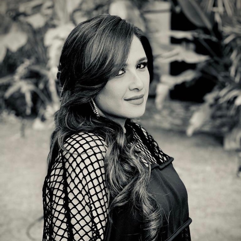 ياسمين عبد العزيز