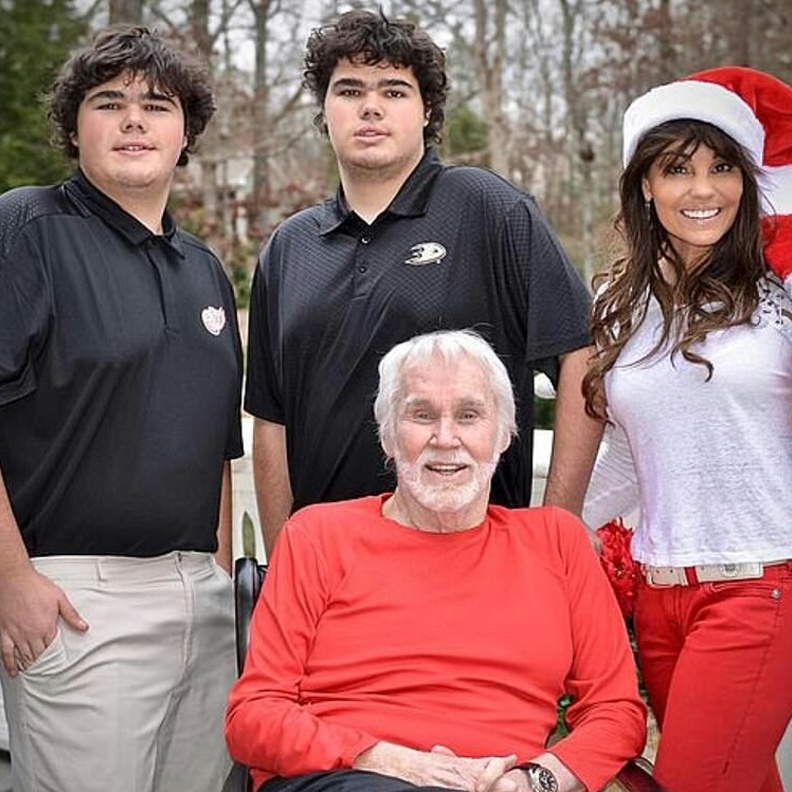 كيني روجرز و أسرته 